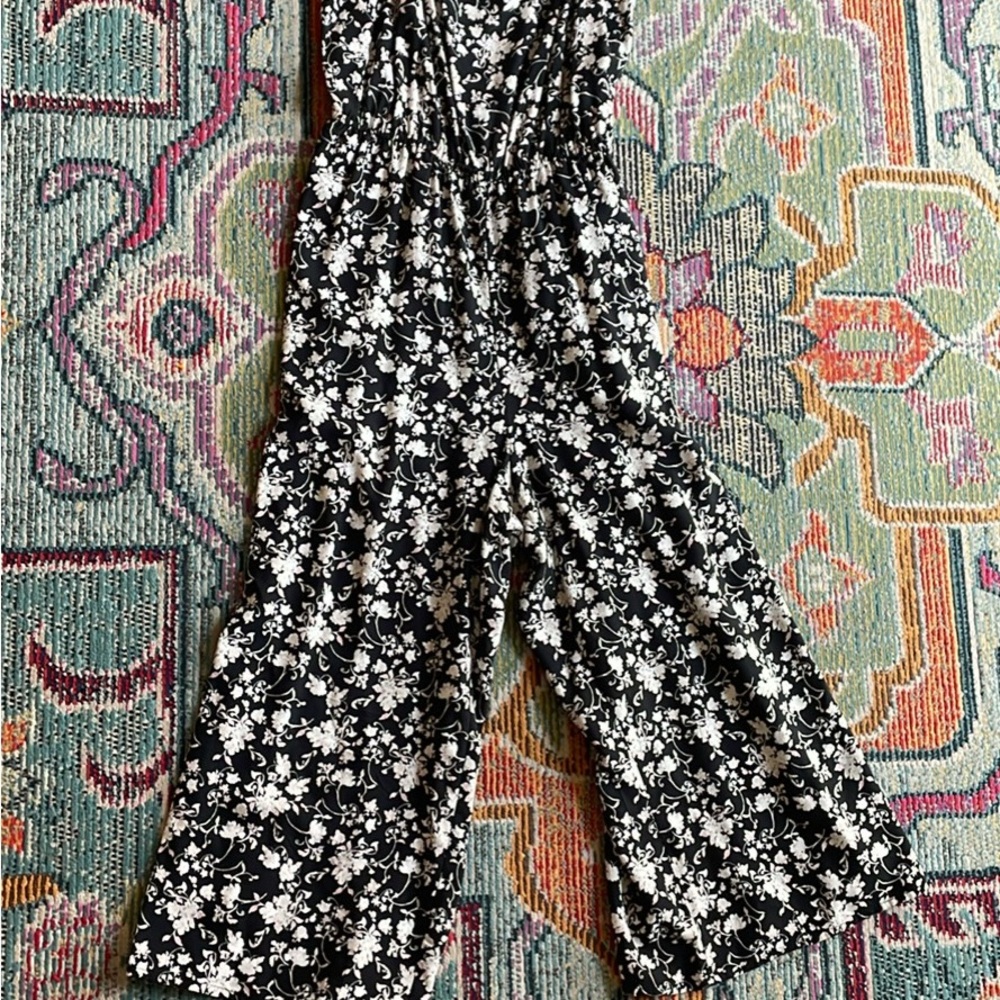 GAP Black and White Floral Jumpsuit Wide-Leg Design